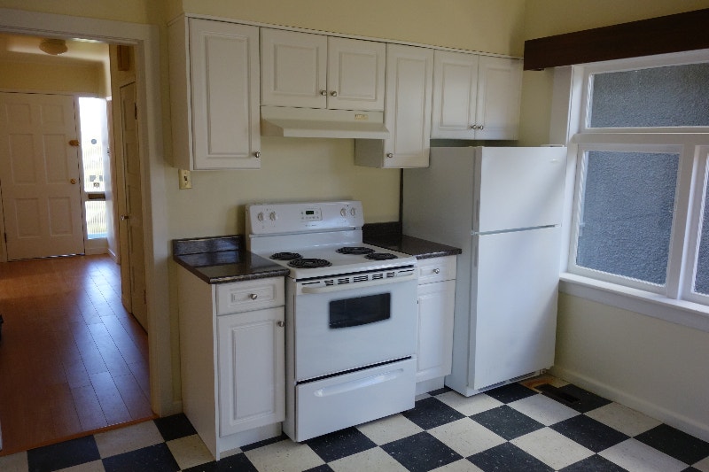 Bright spacious main floor duplex/house in South Granville Long Term