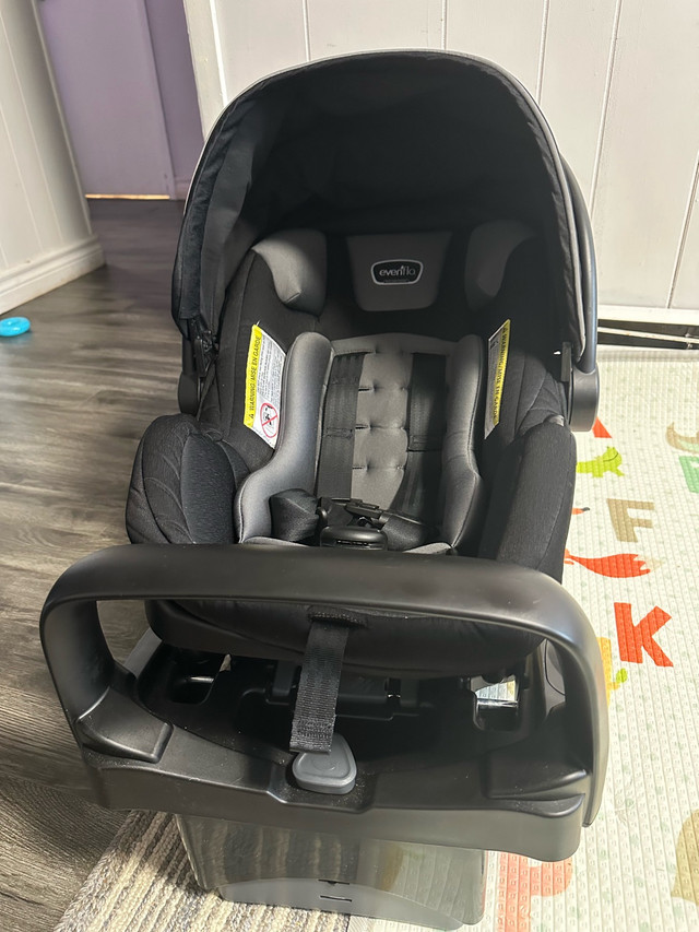 Evnlfo infant car seat  in Strollers, Carriers & Car Seats in Cape Breton