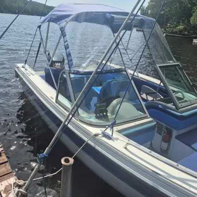 1998 Princecraft Super PRO 176 Moteur Johnson 115 hp fast strike 2 temps 5 banc Idéal pour la pêche...