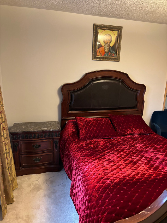 Solid wood queen bed  in Beds & Mattresses in La Ronge - Image 3