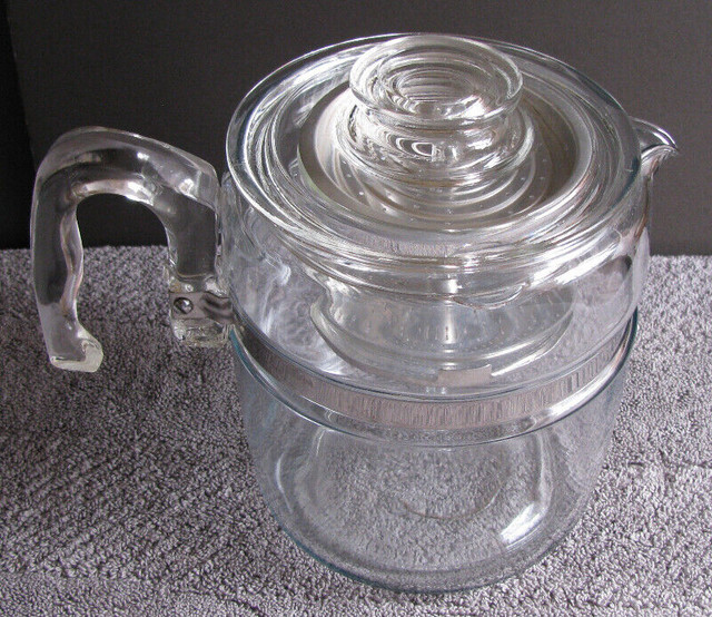 Pyrex Blue Flameware 9 Cup Glass Coffee Pot Percolator Complete in Arts & Collectibles in Saint John - Image 2