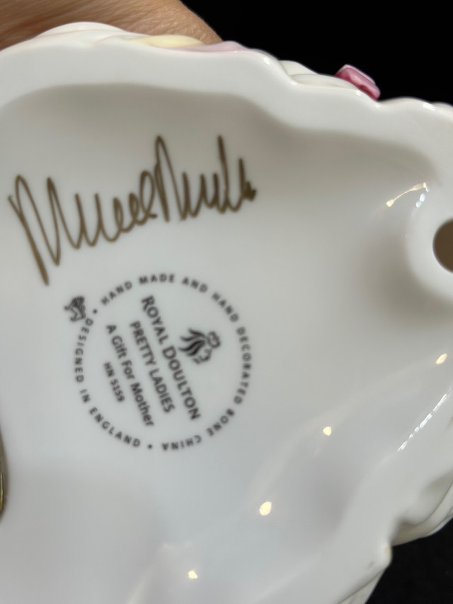 SIGNED by Michael Doulton Vintage England Bone China Royal Doult in Holiday, Event & Seasonal in Hamilton - Image 4