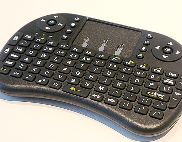 Télécommande Clavier & Souris (Touch Pad) multimédia portable dans Souris, claviers et webcaméras  à Sherbrooke - Image 4