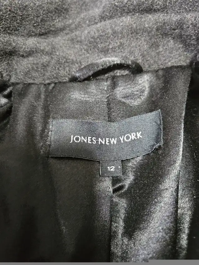 Womens winter jacket in Women's - Tops & Outerwear in Calgary - Image 3