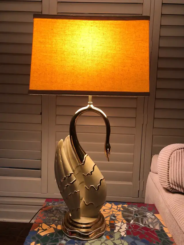 Vintage Hollywood Regency Swan Lamp in Indoor Lighting & Fans in City of Toronto - Image 2
