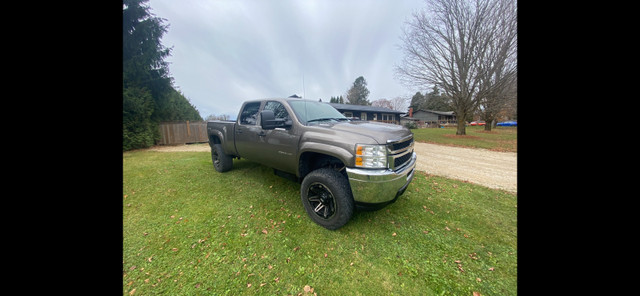 Very clean low mileage 2014 duramax 2500HD in Cars & Trucks in Peterborough - Image 2