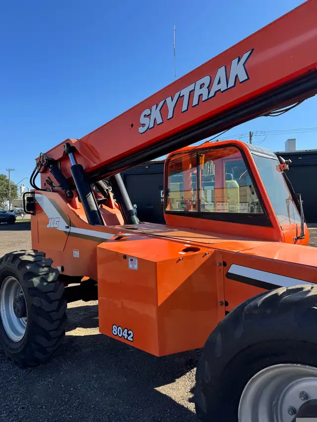 2006 JLG Skytrack 8042 in Heavy Equipment in Saskatoon - Image 7