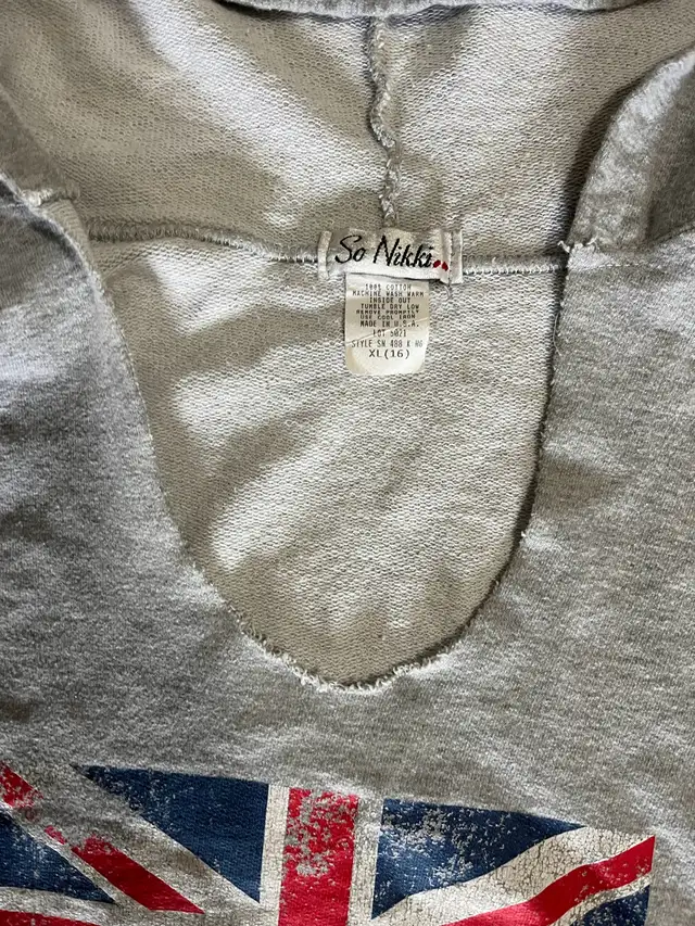 So Nikki girls XL (16) British flag hoodie - light gray cotton in Kids & Youth in Oshawa / Durham Region - Image 5