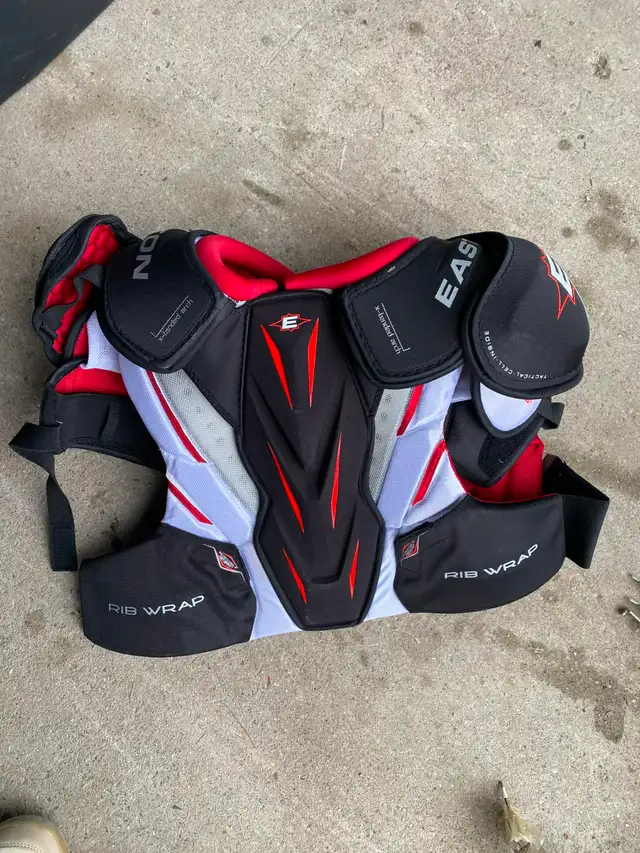 STAND UP HOCKEY BAG WITH HOCKEY EQUIPMENT FOR YOUTH in Hockey in City of Toronto - Image 9