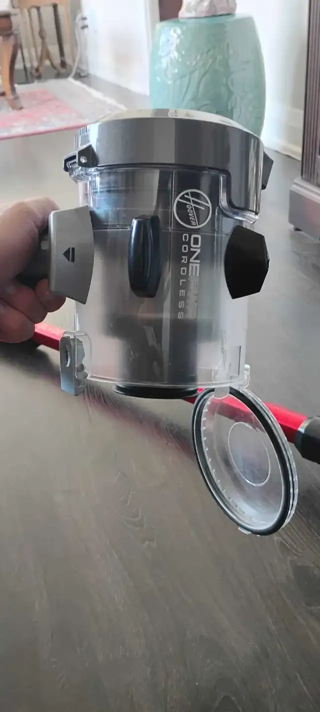 Cordless Vacuum in Vacuums in Markham / York Region - Image 4