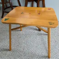 Tables et chaises en bois véritable pour enfants