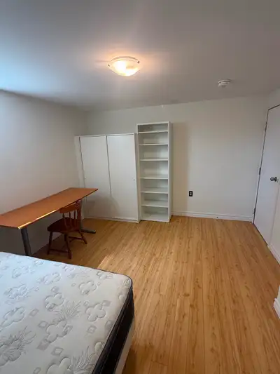 2 bright, all-inclusive rooms available January 1, 2027 – $850/month Clean, quiet student home at Sc...