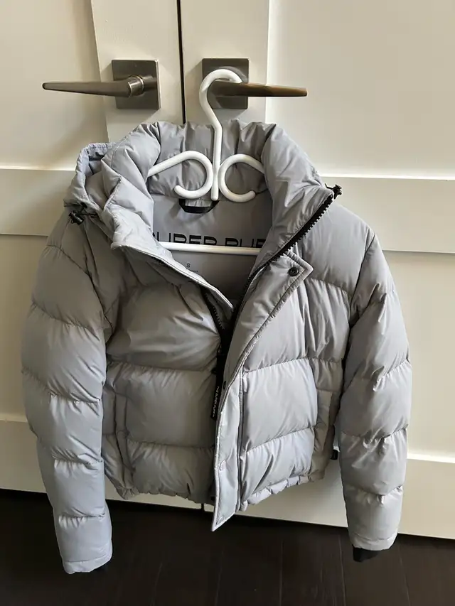 AVAIL. ARITZIA SUPER PUFF SHORTY SMALL LIMITED MARBLE GRAY in Women's - Other in Oakville / Halton Region - Image 4