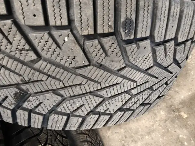 235/45R18 General ALTIMAX ARCTIC 12 winter tire in Tires & Rims in Mississauga / Peel Region - Image 10
