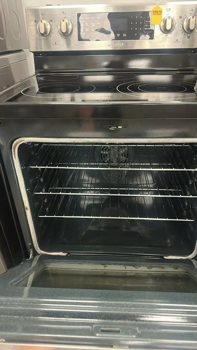 Samsung Electric Range in Stoves, Ovens & Ranges in City of Montréal - Image 3