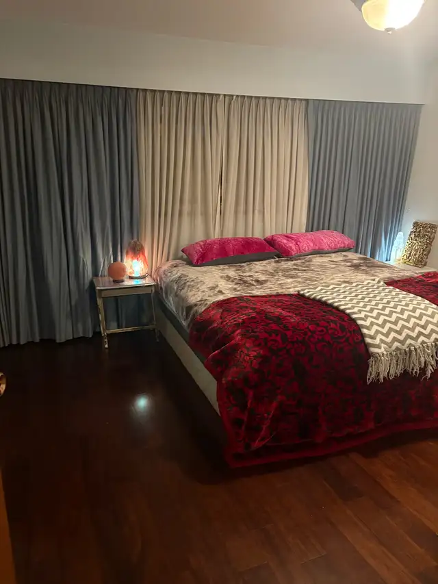 Short term king size master bedroom private bathroom in British Columbia in Canada - Image 3