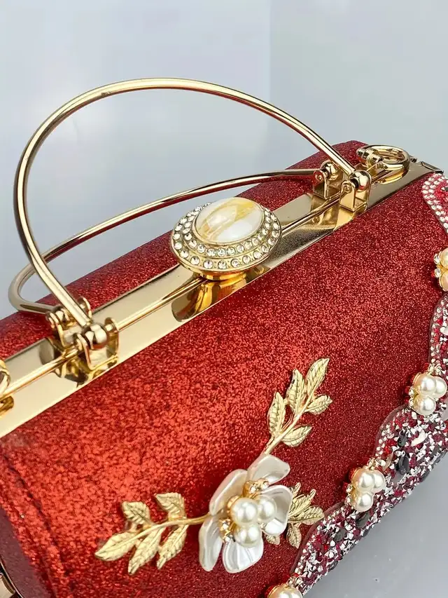 Red Glitter Evening Bag in Bags & Luggage in Mississauga / Peel Region - Image 4