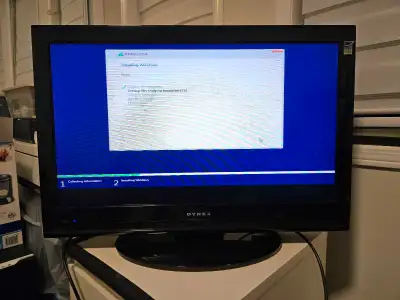 Selling 2 tv, both are in very good conditions #1 Dynex 720p 26 inch LCD TV $50 #2 RCA 720p 32 inch...