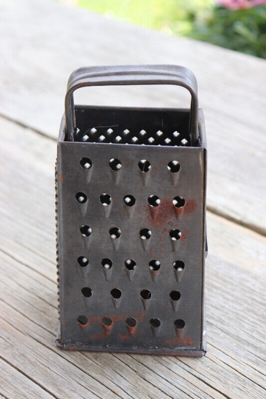Vintage Metal Kitchen Box Grater - Small Size in Arts & Collectibles in London - Image 3