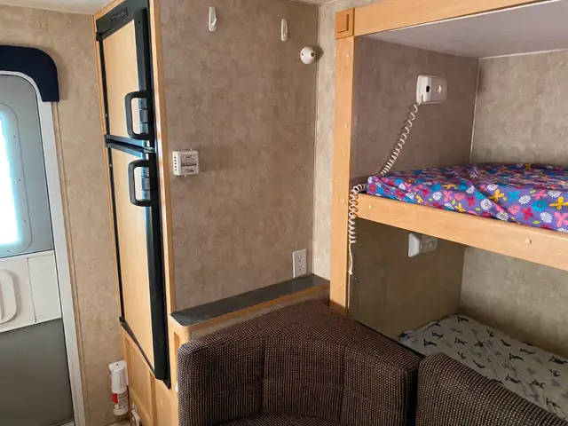 Adventurer 2008 950B Truck Camper in Travel Trailers & Campers in Winnipeg - Image 9