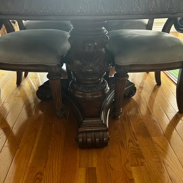 Beautiful Carved Wood Dining Set in Dining Tables & Sets in Hamilton - Image 5