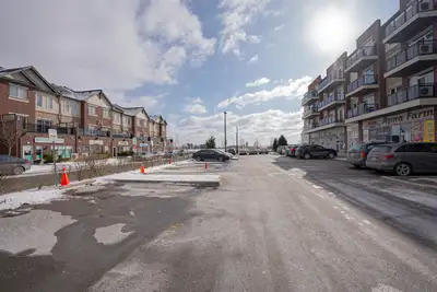 Spacious 3-Bedroom Condo Apartment Near Hwy 401 & 407 (2 Parking + 2 Balconies) – Prime Brampton Loc...