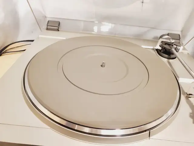 Vintage Dual  Turntable Model CS616Q in Stereo Systems & Home Theatre in Mississauga / Peel Region - Image 6