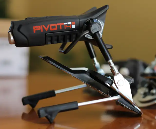 NEW - LOOK PIVOT 14 GW SKI BINDINGS !! in Ski in Penticton - Image 2