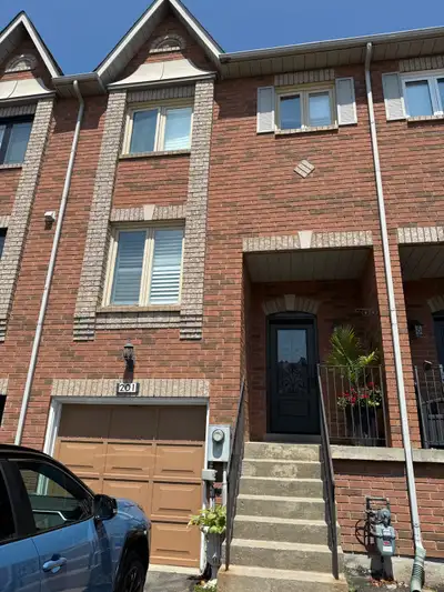 Two-bedroom, two-and-a-half bathroom townhouse for rent near Vaughan, close to a hospital and conven...