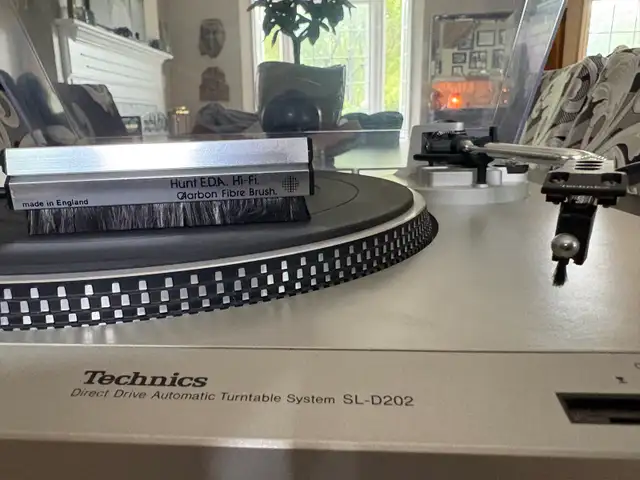 Technics SL-D202 Turntable in Stereo Systems & Home Theatre in Oakville / Halton Region - Image 3