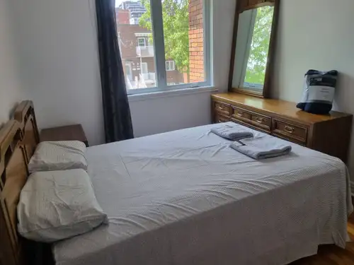 (An English message will follow) Chambre privée meublée - Tout inclus ( Électromenagers, Buanderie,...