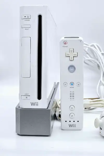 Wii Game Console Model: RVL-001 With Accessories , Voir plus