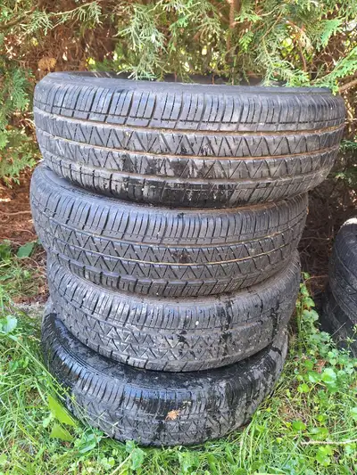 4 pneus p165/65/R14 comme neuf