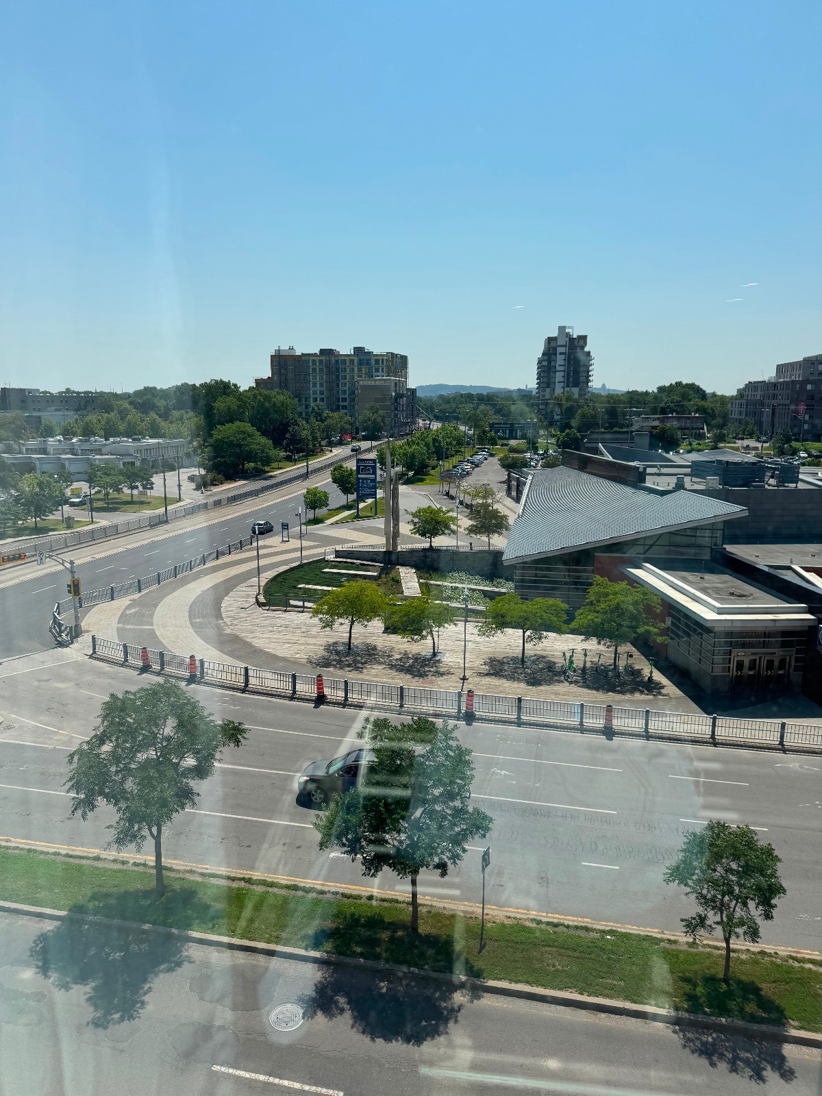 4 Boulevard Cartier Ouest — photo 2