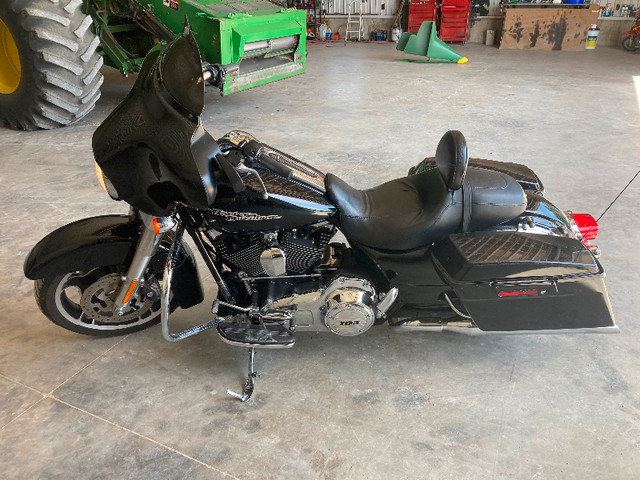 Harley Davidson street glide in Touring in Guelph
