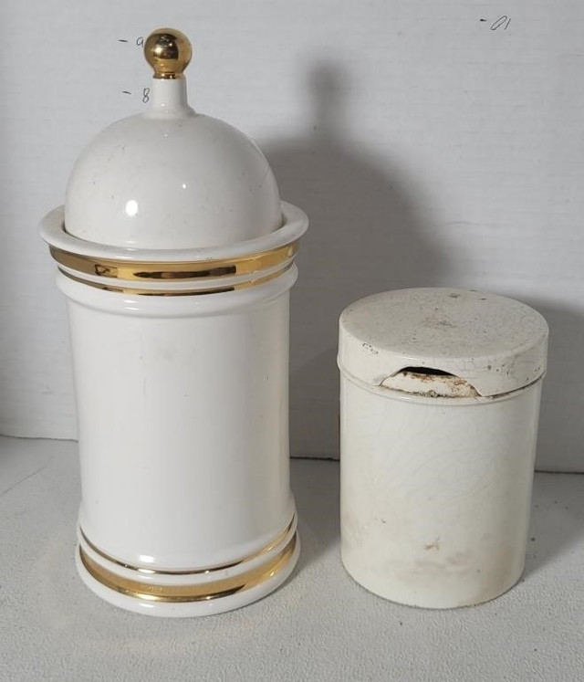 VINTAGE VASES APOTHECARY / VASELINE JAR in Arts & Collectibles in Mississauga / Peel Region - Image 3
