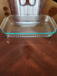 Pyrex Lasagne Dish with Lid and Insulated Travel Bag