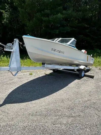 1976 Vintage 14 foot used aluminum boat in good condition perfect for fishing or casual outings -str...