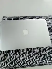 2015 Macbook Air 11" (damage to screen but still usable)