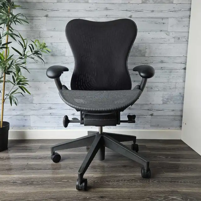 Herman Miller Mirra 2 ergonomic office chair FREE DELIVERY in Chairs & Recliners in City of Toronto - Image 3