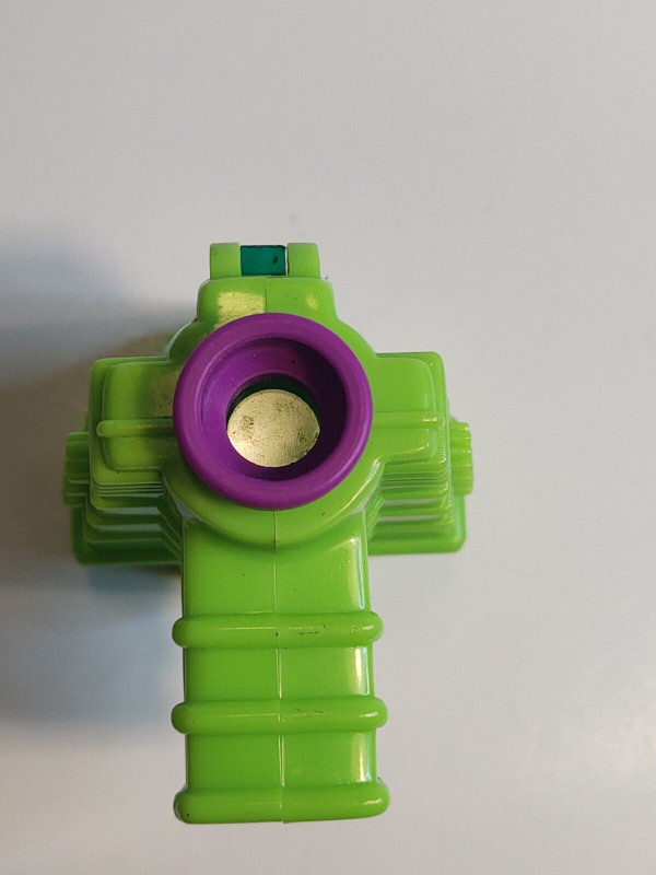 Lime Green Kaleidoscope Viewer Vintage 1994 McDonalds Meal Toy in Arts & Collectibles in Markham / York Region - Image 2