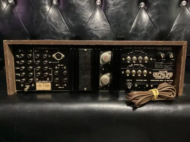RARE VINTAGE HOLIDAY MODEL 7100 STEREO AMPLIFIER MADE IN JAPAN in Stereo Systems & Home Theatre in City of Toronto - Image 8