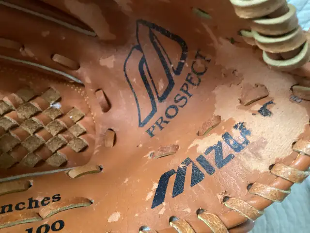 VINTAGE MIZUNO PROSPECT YOUTH BASEBALL CATCHER'S MITT GLOVE in Baseball & Softball in St. Catharines - Image 8
