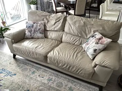 3 piece soft leather sofa, love-seat and easy chair set. Excellent condition