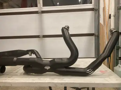 This is a Vance & Hines complete exhaust system for Harley Davidson touring motorcycles, featuring a...