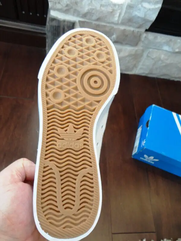 New Womens Adidas Nizza Trefoil Running Shoe Sneakers Size 5 1/2 in Women's - Shoes in Kitchener / Waterloo - Image 4