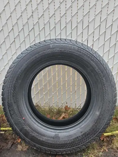 NEW 235/65/16c Continental vancontact as pneu ete / summer tires . Enlevé dun véhicules neuf en conc...