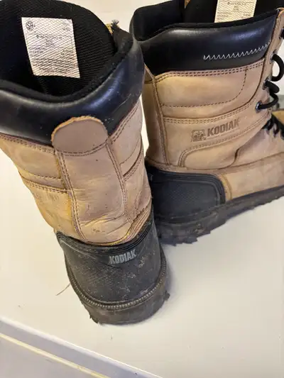 Size 11 used Kodiak work boots