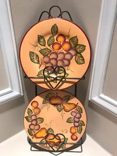2 plats decoratif avec etagere / 2 decorative plates with rack, View more