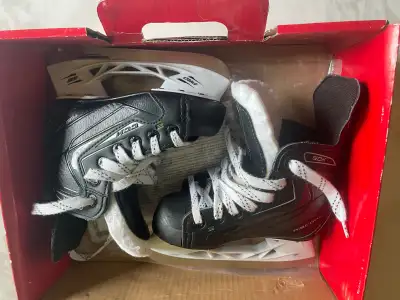 Junior CCM Ribcor Youth Hockey Skates Size 10, View more